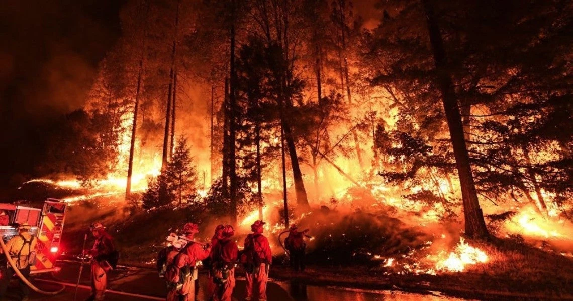 Φλέγεται η Καλιφόρνια – Ξέσπασε η μεγαλύτερη φωτιά στην ιστορία της πολιτείας (βίντεο)